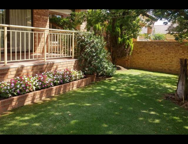3 BEDROOM TOWNHOUSE FOR SALE IN MORELETAPARK